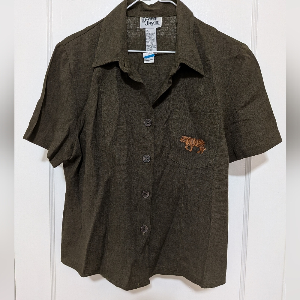 Vintage Olive Button-up With Tiger Detail, 12p